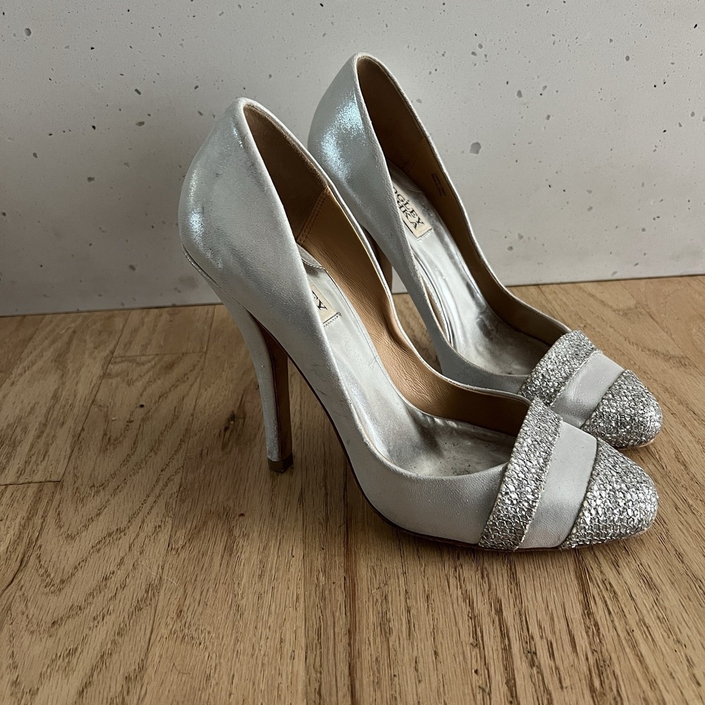 Badgley Mischka Silver Pumps Sz‎ 7.5M Silver Stripe Tip Metallic Heels READ DESC